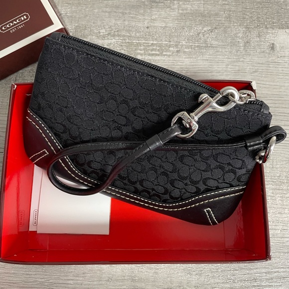 NWT Coach Wristlet - Picture 4 of 4